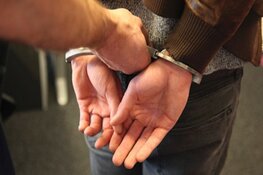 Politie houdt twee mannen aan op verdenking van openlijke geweldpleging bij rellen in Enschede