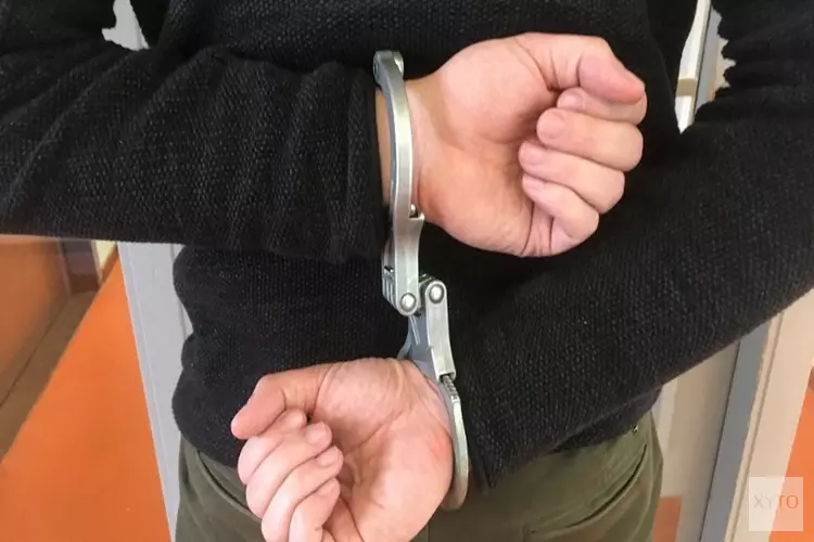 Politie houdt mannen aan die verdacht worden van grootschalige Whatsappfraude