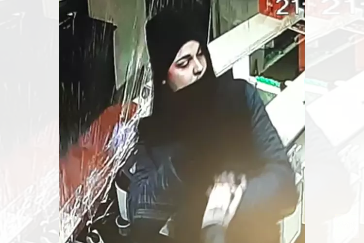 Gezocht: Wie is de man die probeerde een cafetaria in Enschede te overvallen?