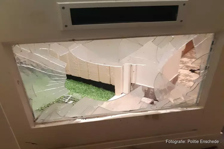 Woning beschadigd door zwaar vuurwerk, getuigen gezocht