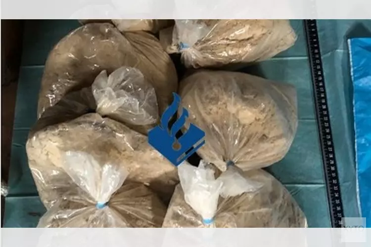 Grote wapen- en drugsvondst in loods in Enschede