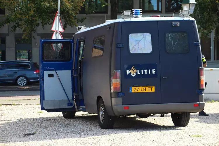 Politie zet ME in na noodbevel in centrum Enschede