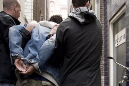 Politie houdt twee mannen aan voor produceren en handel in drugs