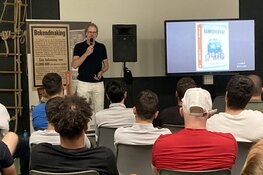 Frank Krake geeft lezing over bankoverval in gevangenis Almelo