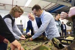 Gedetineerden maken Defensie-uniformen gereed voor Oekraïne