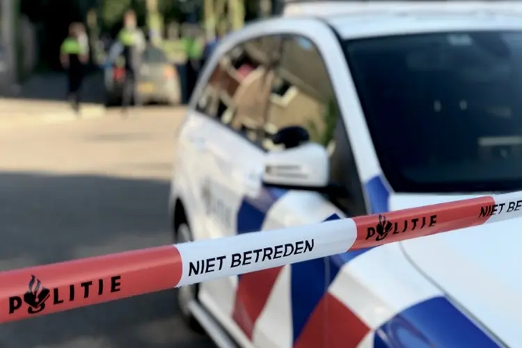 Automobilist ramt meerdere auto's in Enschede