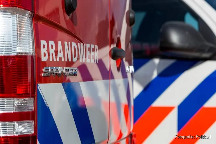 Politie onderzoekt autobrand op Transvaalplein in Enschede